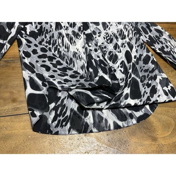 VTG St. John Black Gray Animal Print Silk Faux Wrap Blouse Top 4 - Picture 8 of 13